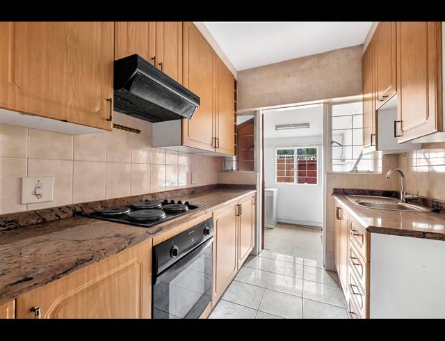 2 BEDROOM TOWNHOUSE FOR SALE IN WINDSOR EAST